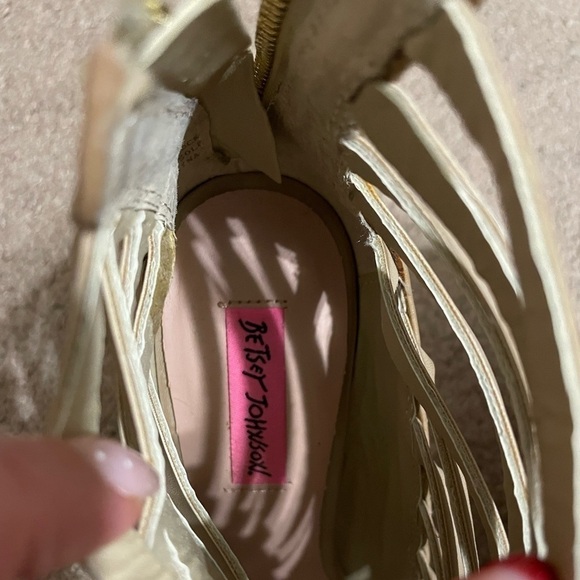 Betsey Johnson Beige Wedges size 7.5 - Picture 6 of 12